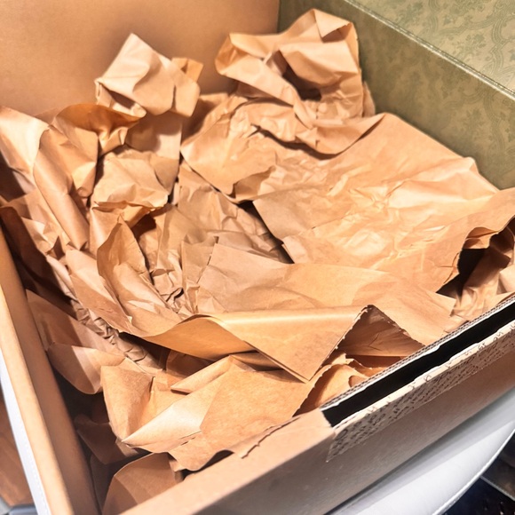 Gucci Designer Shipping Box - Picture 4 of 7